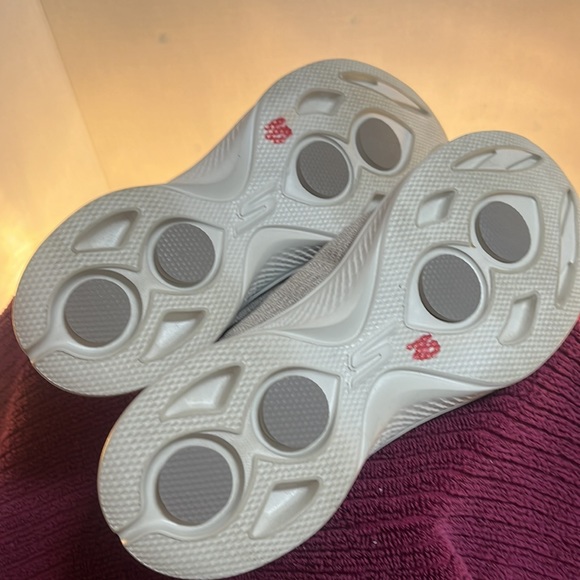 Skechers Women's Go Walk 4 Pursuit Walking Shoe, Light Grey, 10 - Picture 7 of 10